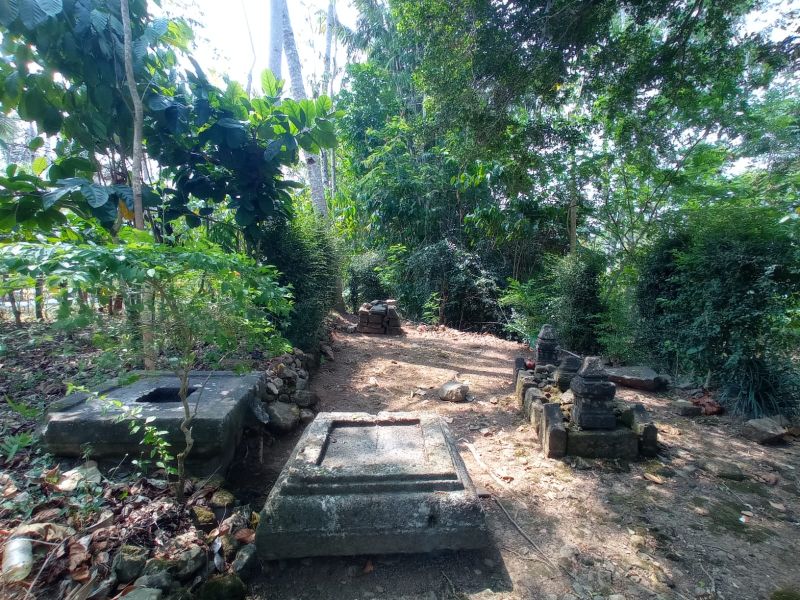 Situs Budaya (purbakala) Berupa Yoni dan Beberapa Kemuncak Di Desa Botoputih, Kecamatan Tembarak